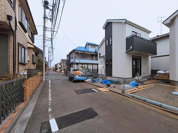 前面道路を含めた現地写真です。