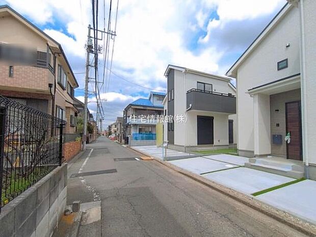 前面道路を含めた現地写真です。