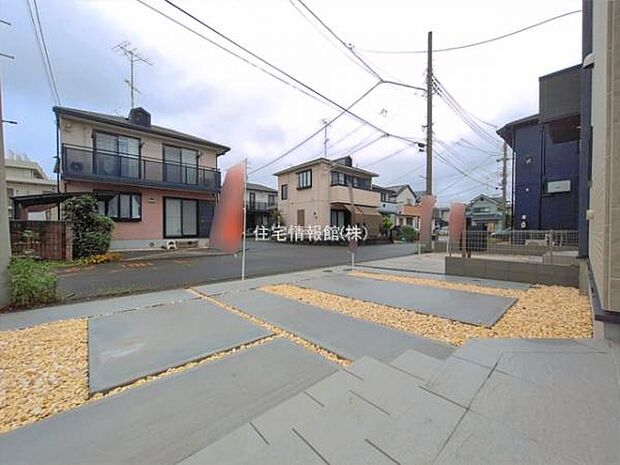 前面道路を含めた現地写真です。