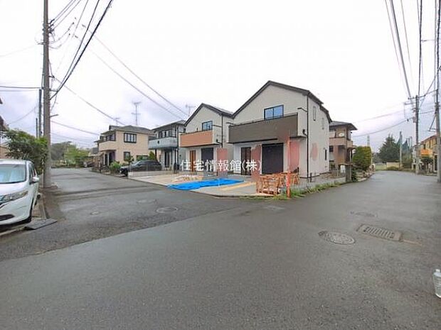 前面道路を含めた現地写真です。