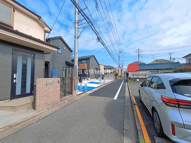 前面道路を含めた現地写真です。