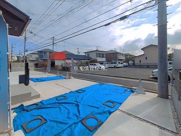 前面道路を含めた現地写真です。