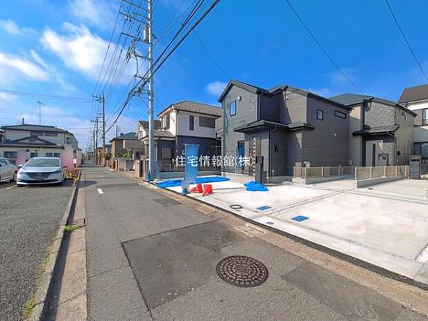 前面道路を含めた現地写真です。