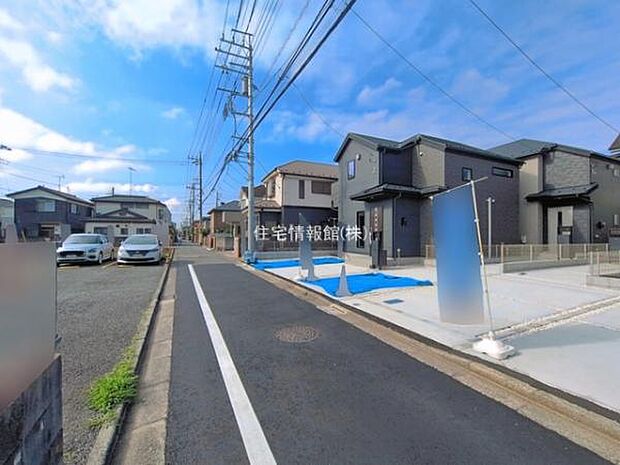 前面道路を含めた現地写真です。