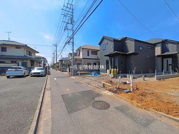 前面道路を含めた現地写真です。