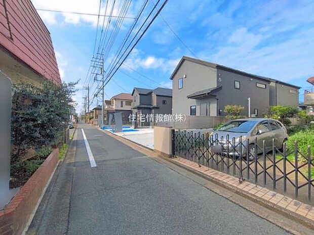 前面道路を含めた現地写真です。