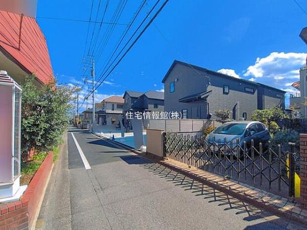 前面道路を含めた現地写真です。