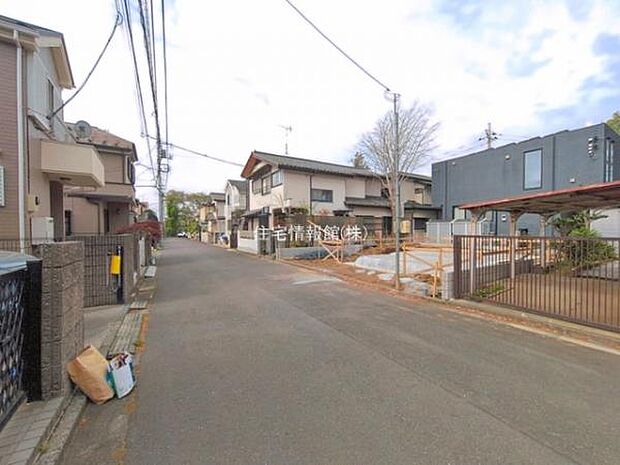 前面道路を含めた現地写真です。
