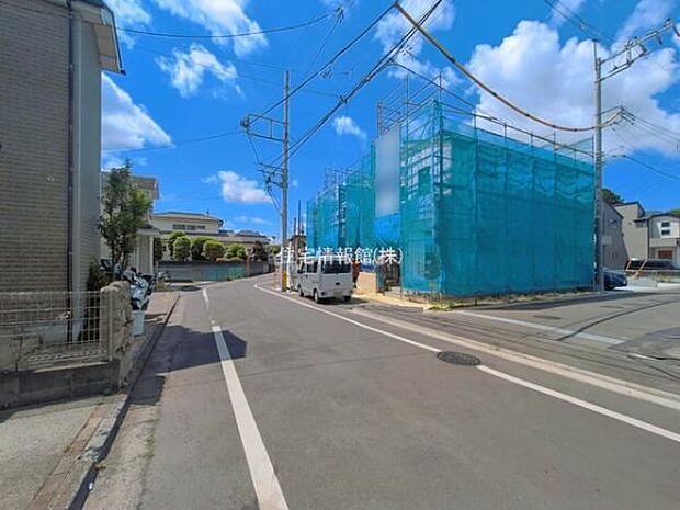 前面道路を含めた現地写真です。