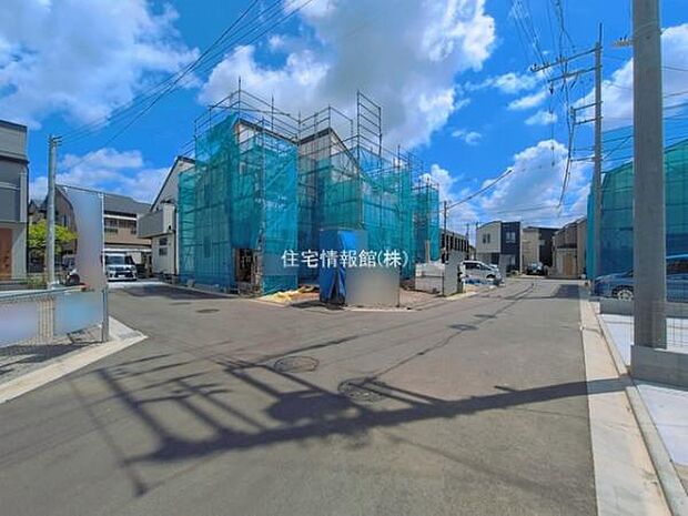 前面道路を含めた現地写真です。