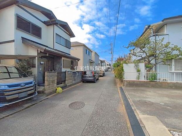 前面道路を含めた現地写真です。