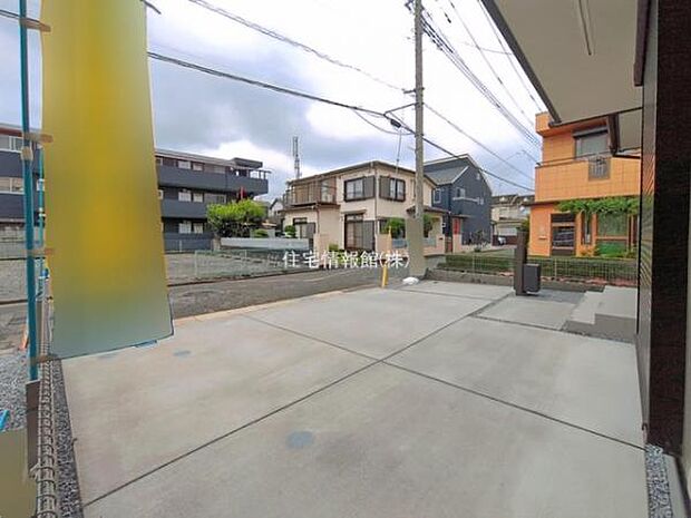 前面道路を含めた現地写真です。