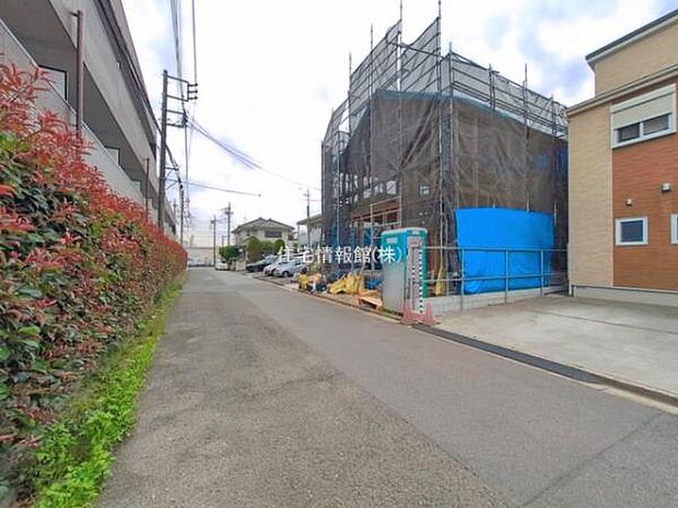 前面道路を含めた現地写真です。