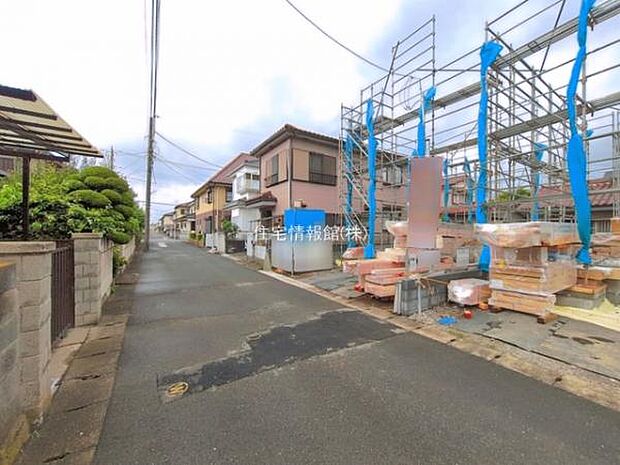 前面道路を含めた現地写真です。