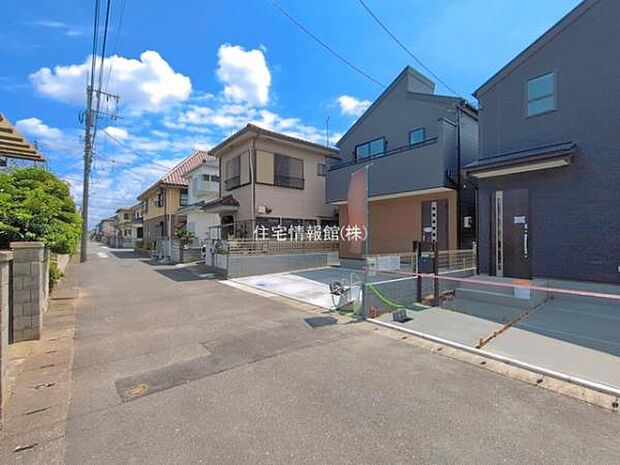 前面道路を含めた現地写真です。