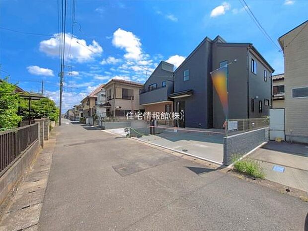 前面道路を含めた現地写真です。