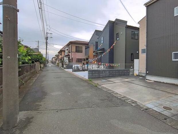 前面道路を含めた現地写真です。