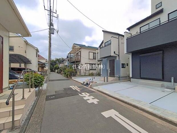 前面道路を含めた現地写真です。