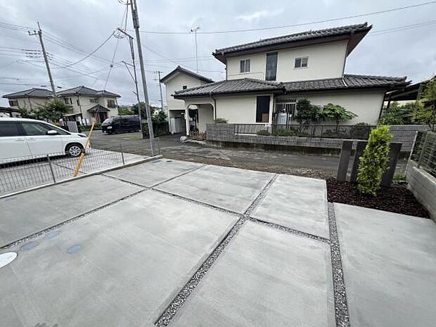 セカンドカーにも便利な駐車2台可能です。