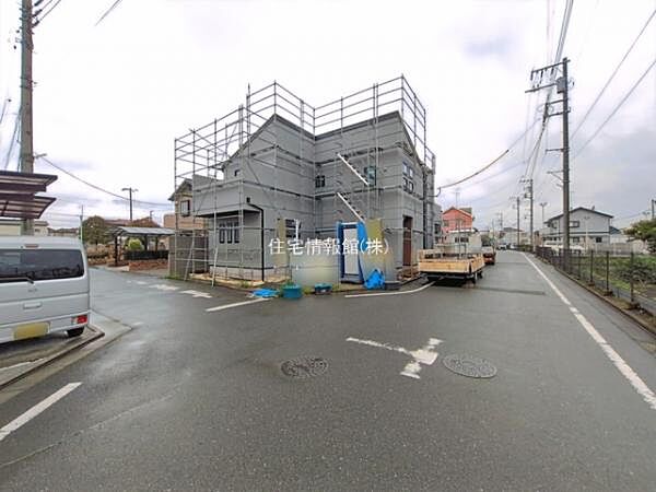 前面道路を含めた現地写真です。