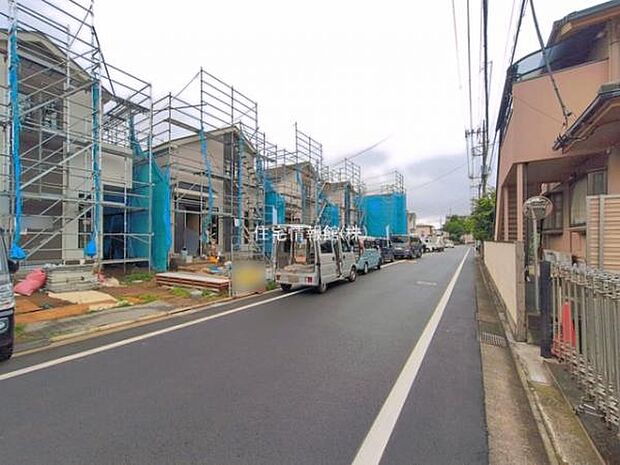 前面道路を含めた現地写真です。