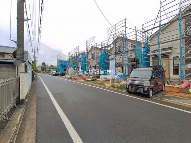 前面道路を含めた現地写真です。