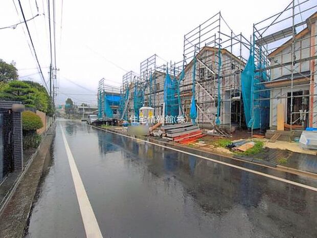 前面道路を含めた現地写真です。