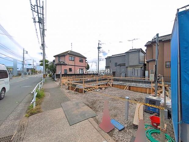 前面道路を含めた現地写真です。