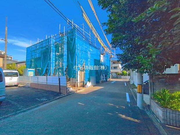 前面道路を含めた現地写真です。