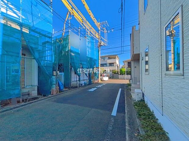 前面道路を含めた現地写真です。