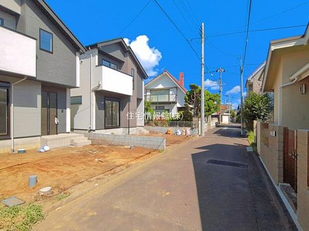 前面道路を含めた現地写真です。