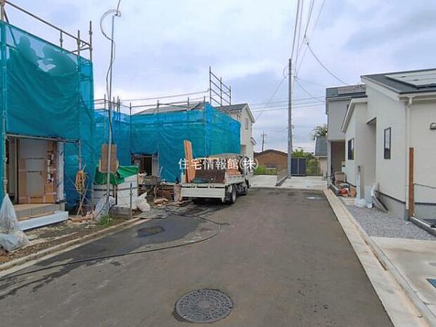 前面道路を含めた現地写真です。