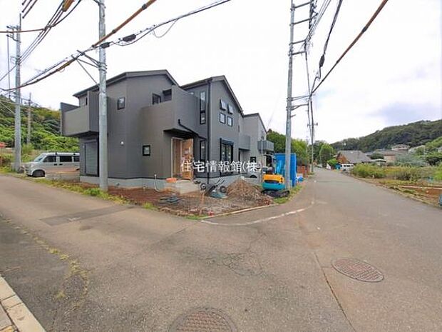 前面道路を含めた現地写真です。