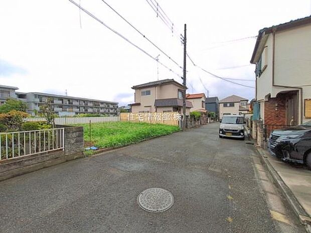 前面道路を含めた現地写真です。