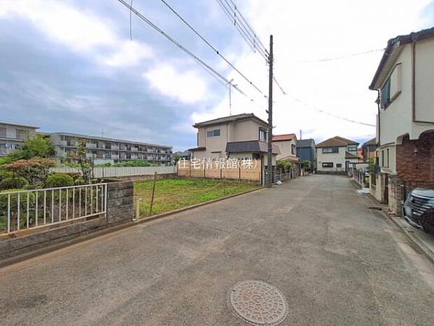 前面道路を含めた現地写真です。