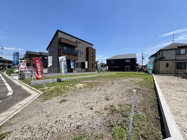 前面道路は約5mございます。