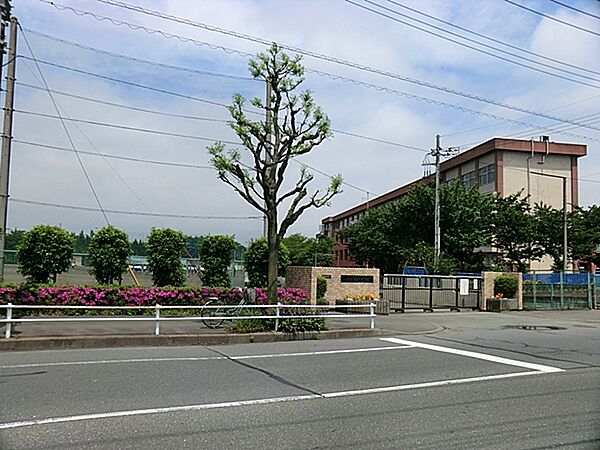 楢原中学校まで約920m（徒歩12分）