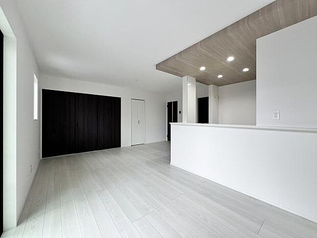 リビングダイニングになります。ご家族そろっての素敵な空間になりそうですね。