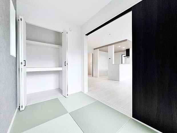 いつでもお部屋をスッキリお使い頂ける収納スペースを設置。