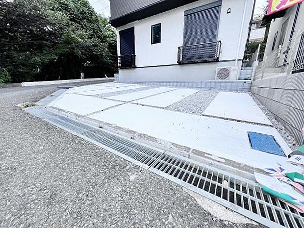 駐車場ももちろん完備しておりますのでお車所有の方にも心強いです。