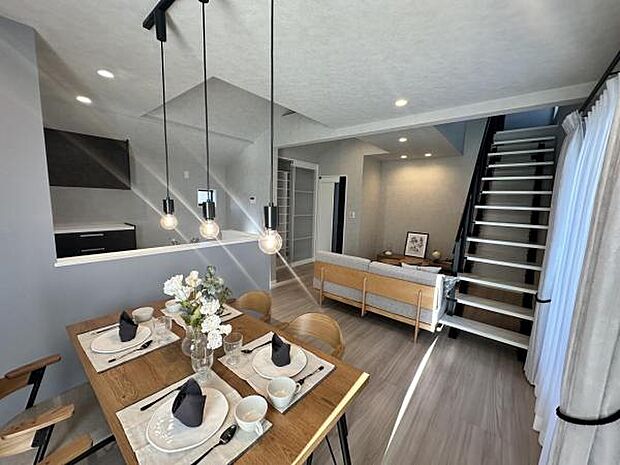 ご家族の温かい時間を演出するダイニングスペースです。