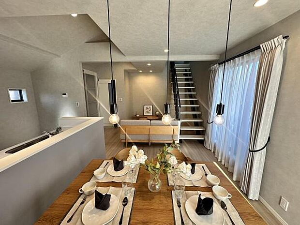 リビングダイニングになります。ご家族そろっての素敵な空間になりそうですね。