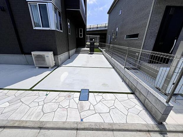 セカンドカーにも便利な駐車2台可能です。