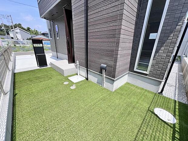 お庭スペースは、ガーデニングやお子様との外遊びなど多彩な用途でお楽しみいただけます。