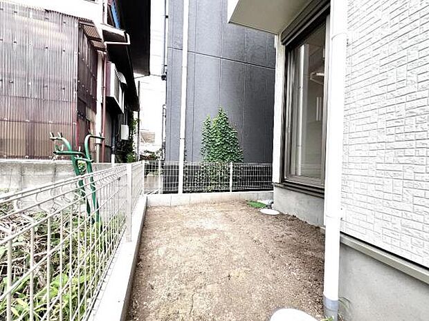 お庭スペースは、ガーデニングやお子様との外遊びなど多彩な用途でお楽しみいただけます。