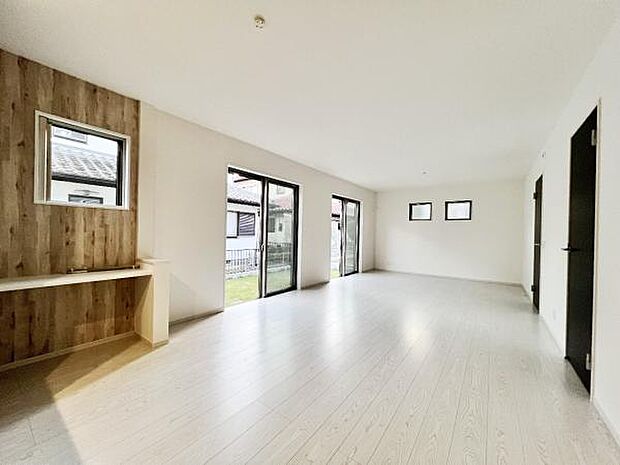 家族団らんの場所としてゆったりと居心地の良いリビングです。