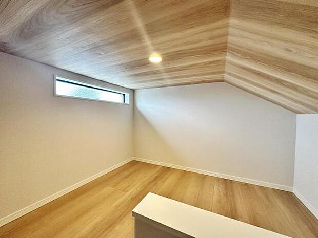 洋室の上部にあるロフトでございます。