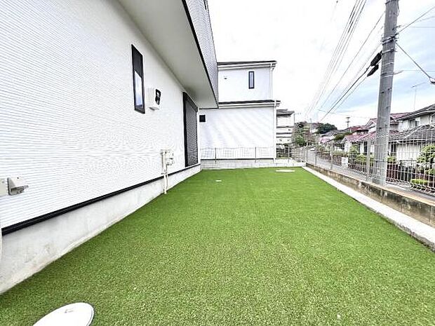 お庭スペースは、ガーデニングやお子様との外遊びなど多彩な用途でお楽しみいただけます。