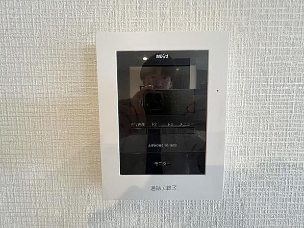 訪問者を確認できるTVモニター付きインターフォンです。