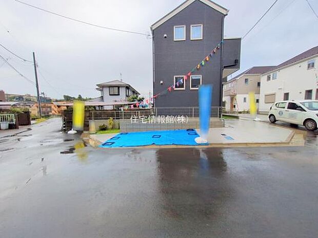 前面道路を含めた現地写真です。